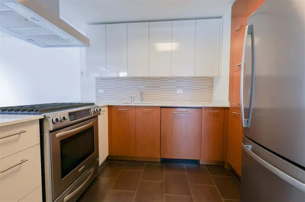 $7,750 | 450 West 42nd Street, Unit 35B | Hell's Kitchen