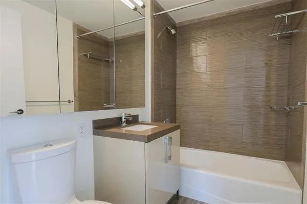 $7,750 | 450 West 42nd Street, Unit 35B | Hell's Kitchen