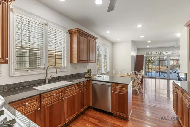 $999,900 | 1819 Dunhill Circle, Glenview, IL 60025