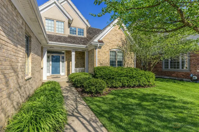 $999,900 | 1819 Dunhill Circle, Glenview, IL 60025