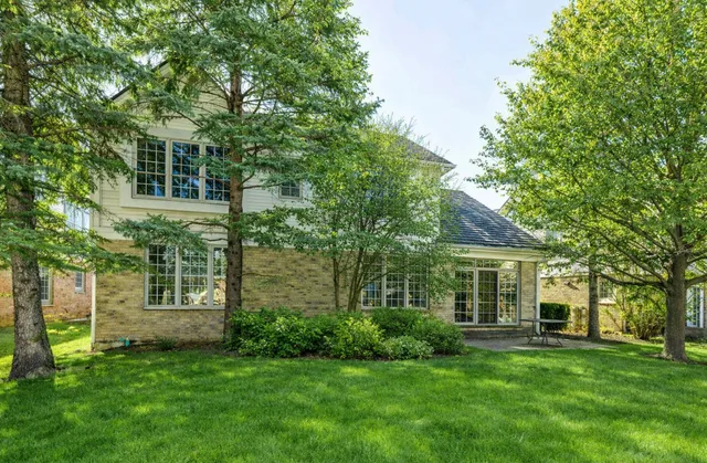 $999,900 | 1819 Dunhill Circle, Glenview, IL 60025