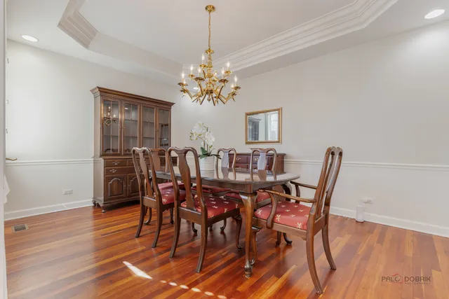 $999,900 | 1819 Dunhill Circle, Glenview, IL 60025