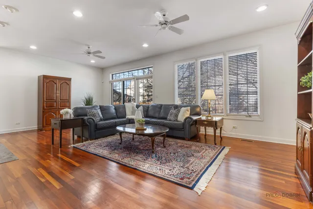 $999,900 | 1819 Dunhill Circle, Glenview, IL 60025