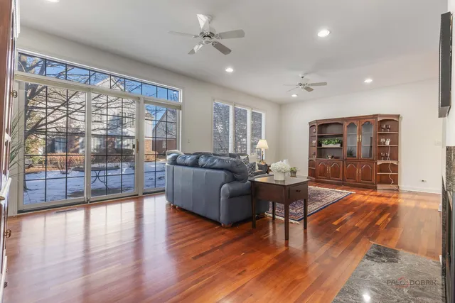 $999,900 | 1819 Dunhill Circle, Glenview, IL 60025