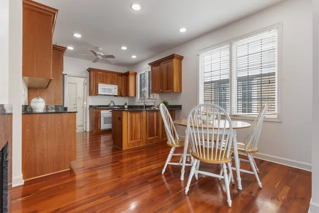 $999,900 | 1819 Dunhill Circle, Glenview, IL 60025