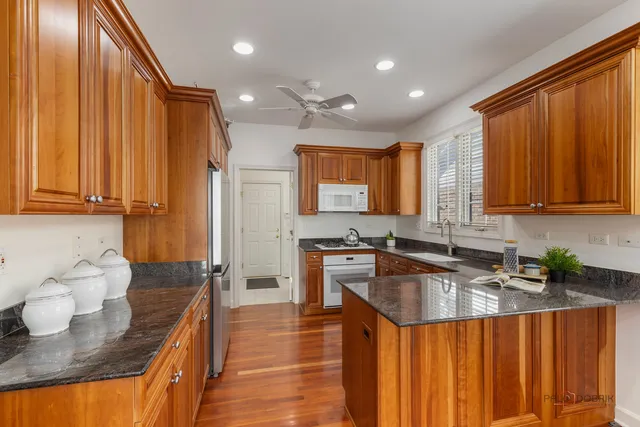 $999,900 | 1819 Dunhill Circle, Glenview, IL 60025