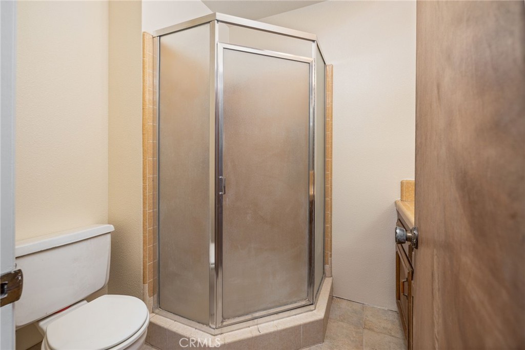 32413 Chickasaw Road Coarsegold, CA 93614 - Photo 14 of 67 Primary en suite bathroom