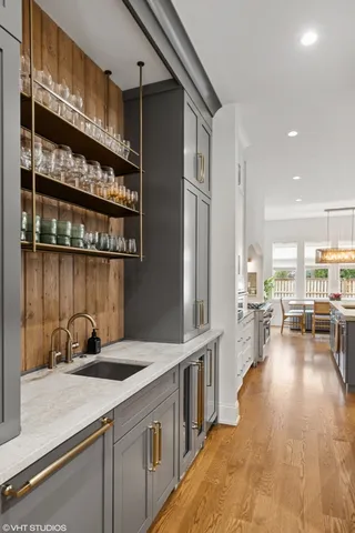 a kitchen that has a lot of cabinets in it