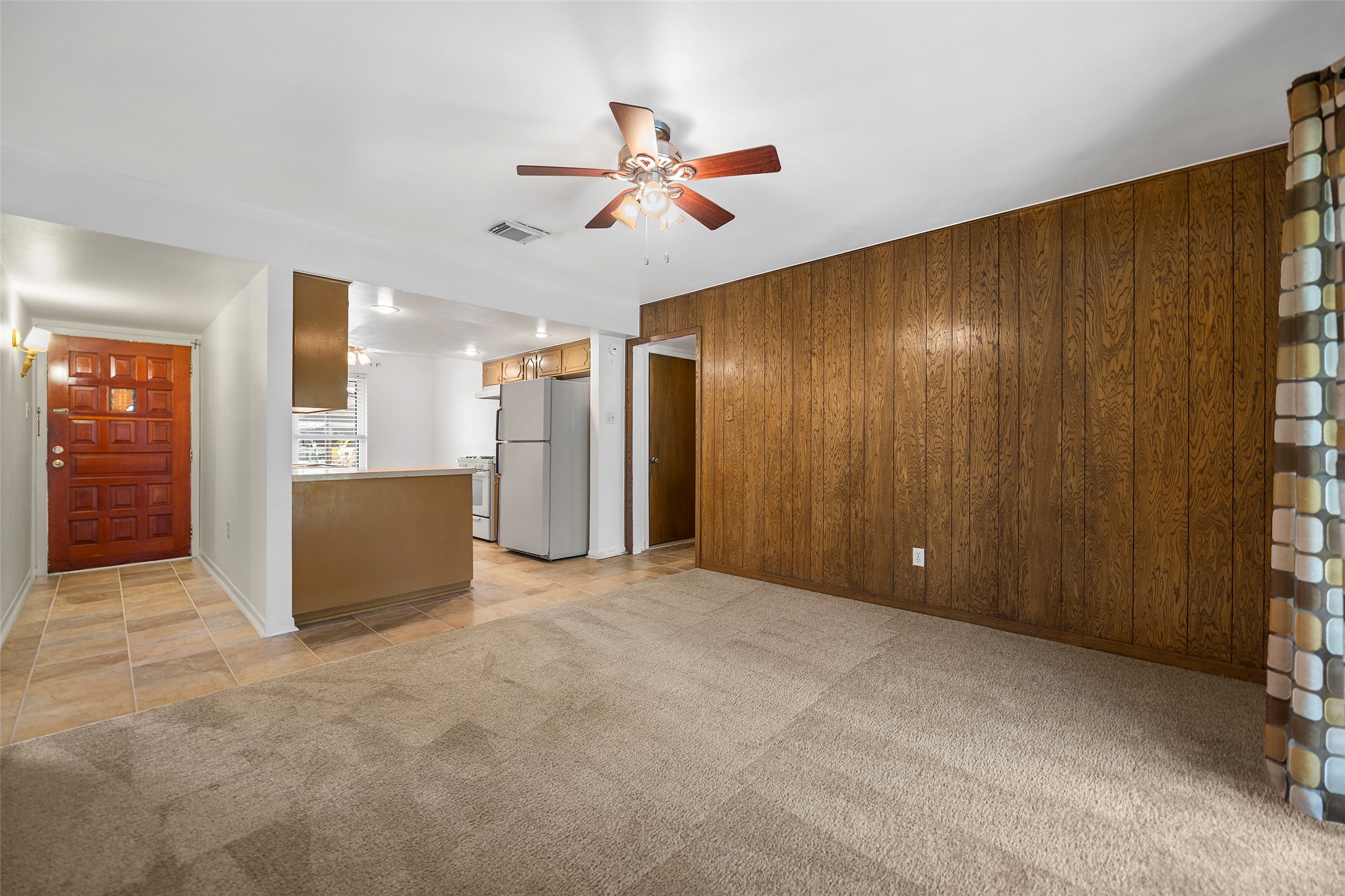 4511 Connorvale Road Houston, TX 77039 - Photo 17 of 25 Living room