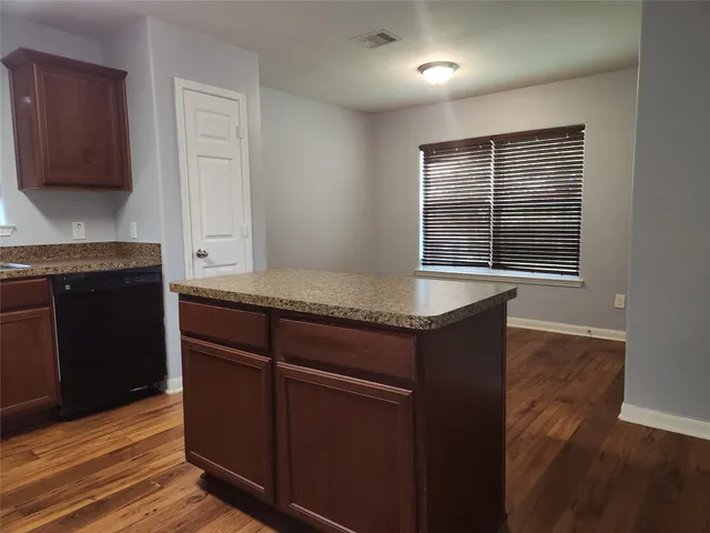 $1,900 | 303 Pine Mist Lane, Conroe, TX 77304