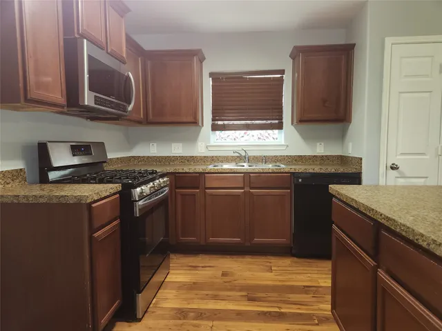 $1,900 | 303 Pine Mist Lane, Conroe, TX 77304