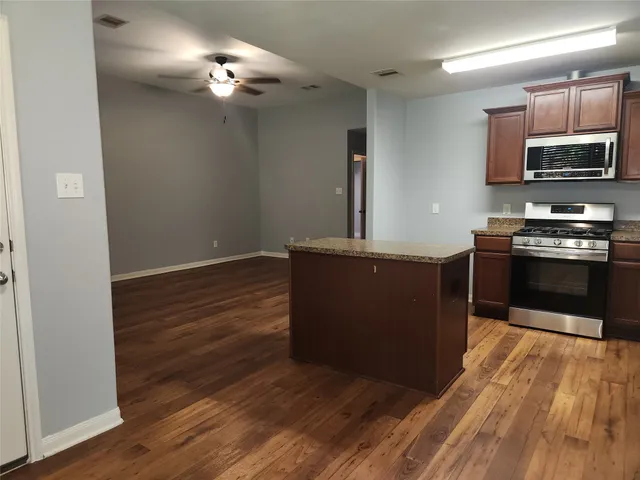 $1,900 | 303 Pine Mist Lane, Conroe, TX 77304