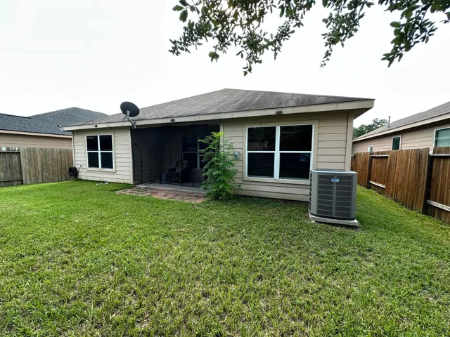 $1,900 | 303 Pine Mist Lane, Conroe, TX 77304