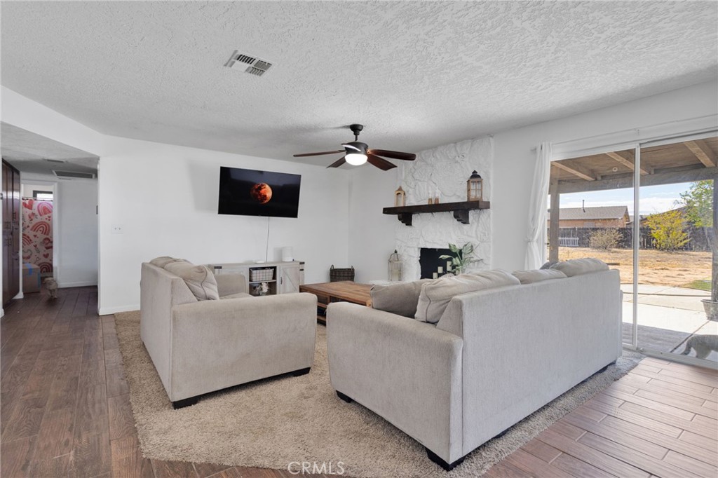 20357 Ituma Road Apple Valley, CA 92308 - Photo 4 of 38