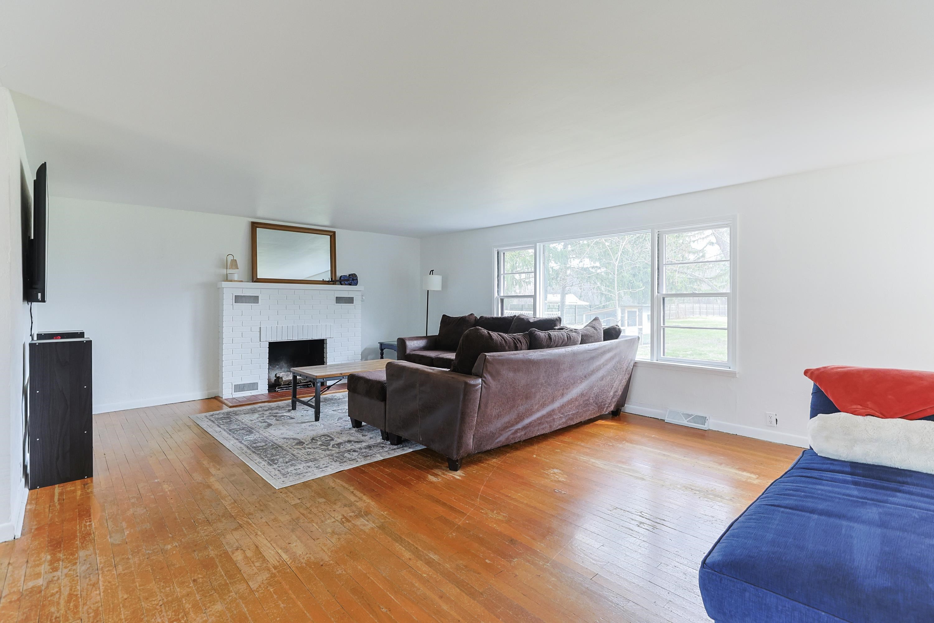 55136 Sundown Road South Bend, IN 46628 - Photo 4 of 36