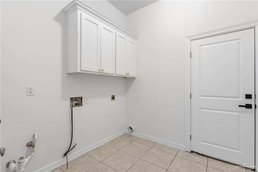 513 Mi Vida Street Weslaco, TX 78596 - Photo 14 of 22 a view of cabinets
