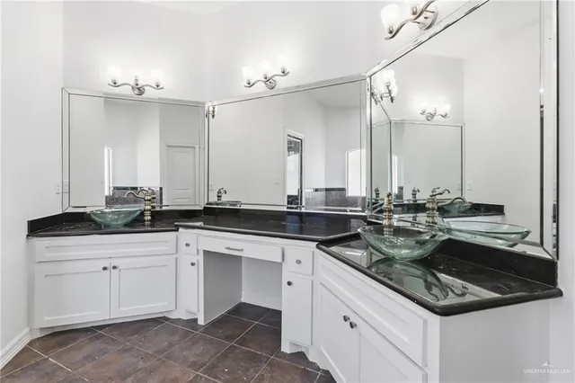 $369,000 | 513 Mi Vida Street, Weslaco, TX 78596