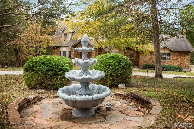 $945,900 | 1075 Eureka Road, Eureka, MO 63025