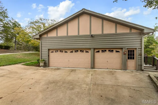 $945,900 | 1075 Eureka Road, Eureka, MO 63025