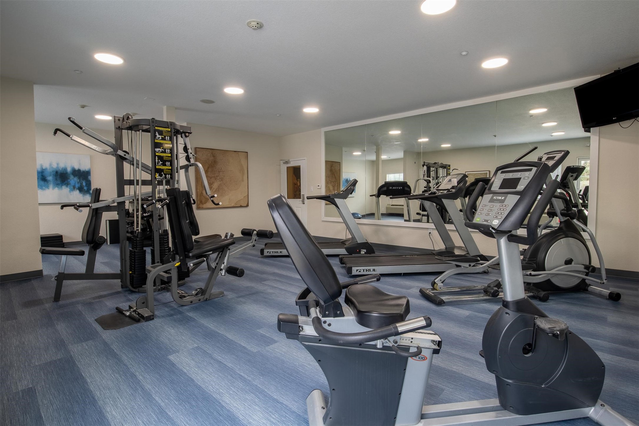 8719 Farm Market 1960 West Road, Unit 215 Houston, TX 77065 - Photo 50 of 50 a view of a room with gym equipment