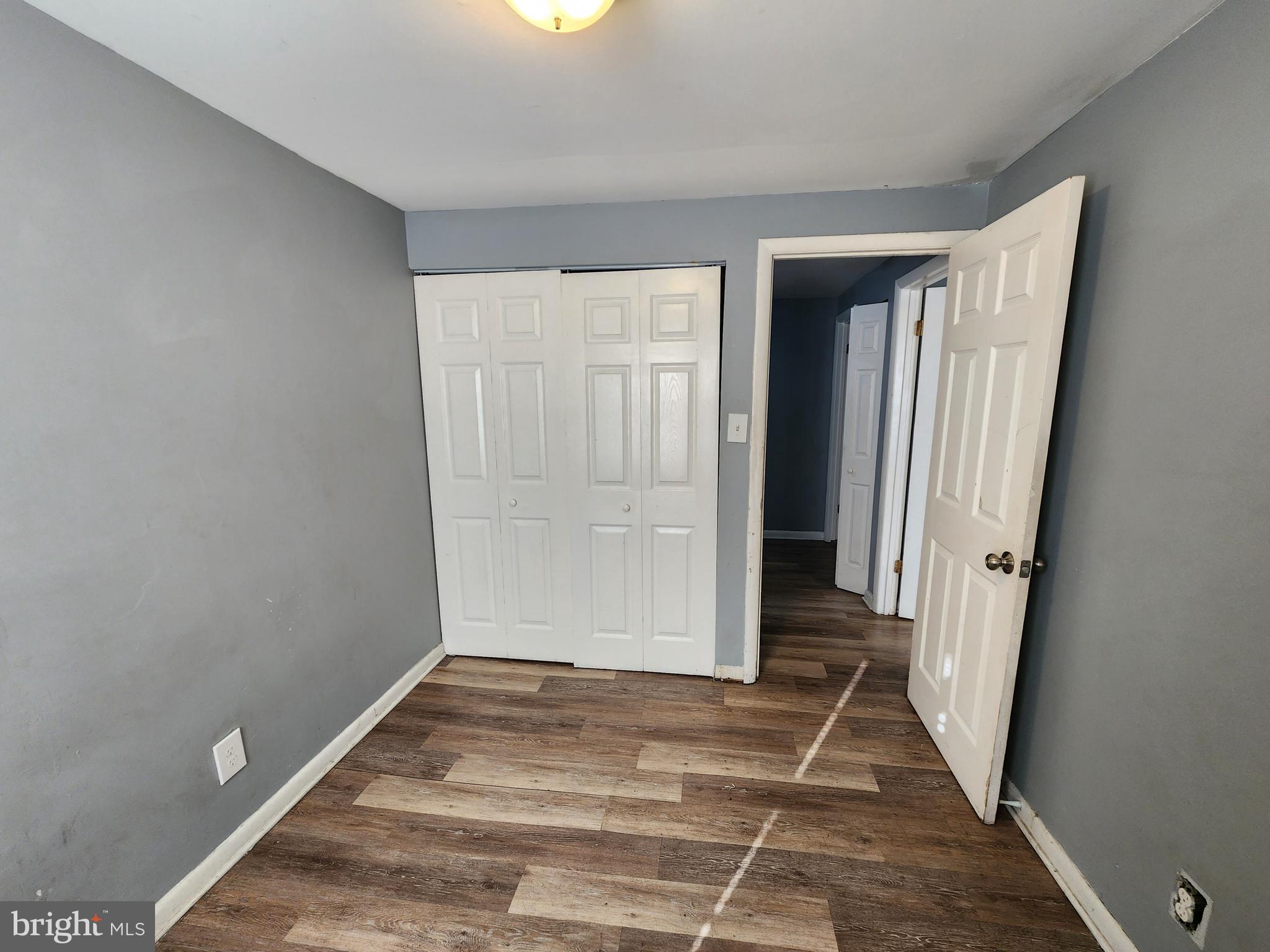 819 Aisquith Street Baltimore, MD 21202 - Photo 15 of 24 an empty room with windows