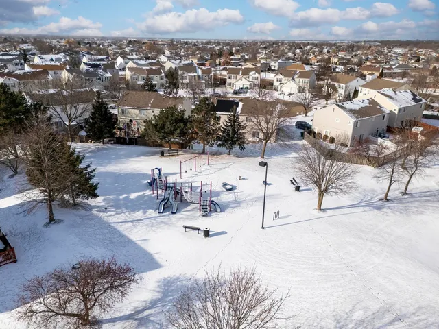 $255,000 | 946 Biltmore Court, Romeoville, IL 60446