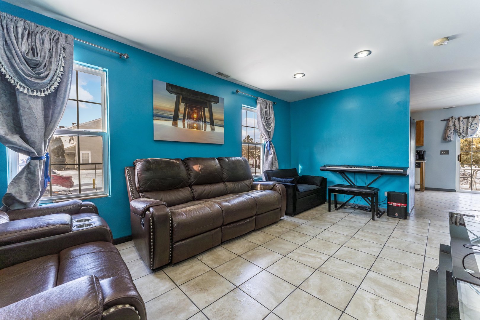 946 Biltmore Court Romeoville, IL 60446 - Photo 3 of 25