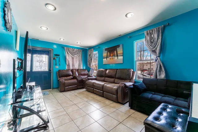 $255,000 | 946 Biltmore Court, Romeoville, IL 60446