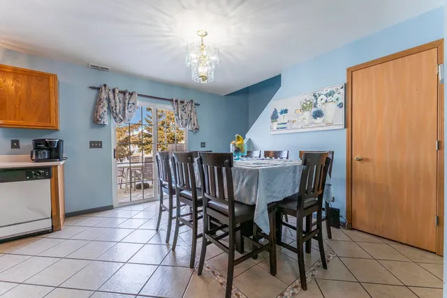 $255,000 | 946 Biltmore Court, Romeoville, IL 60446