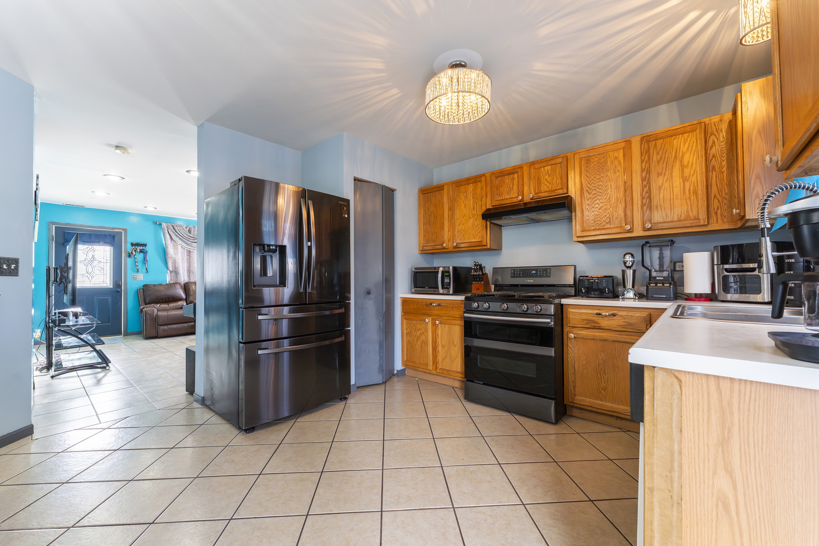 946 Biltmore Court Romeoville, IL 60446 - Photo 7 of 25