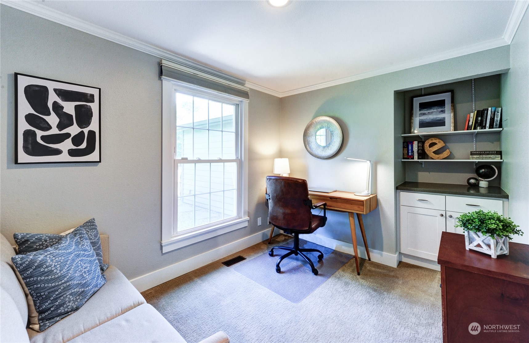 25 Cascade Key Bellevue, WA 98006 - Photo 13 of 33 a view of workspace with lounge chair and a window