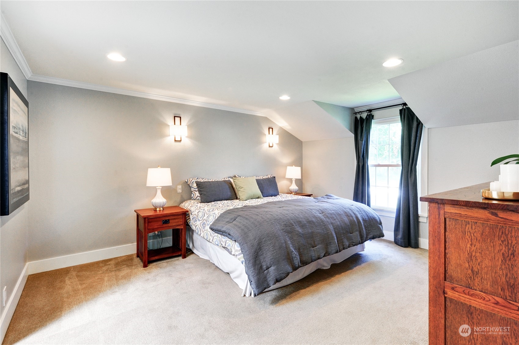 25 Cascade Key Bellevue, WA 98006 - Photo 16 of 33 a spacious bedroom with a bed and a dresser with mirror