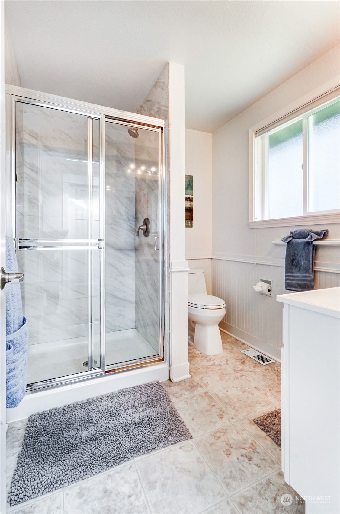 25 Cascade Key Bellevue, WA 98006 - Photo 20 of 33 a bathroom with a shower toilet and a sink