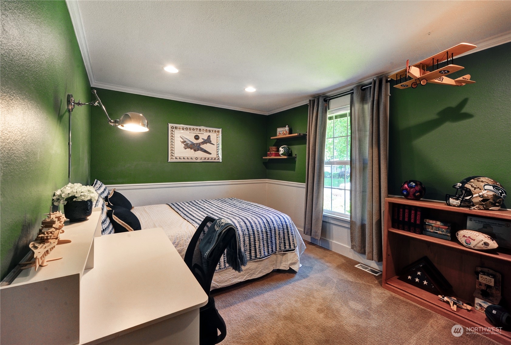 25 Cascade Key Bellevue, WA 98006 - Photo 22 of 33 a bedroom with a bed and window