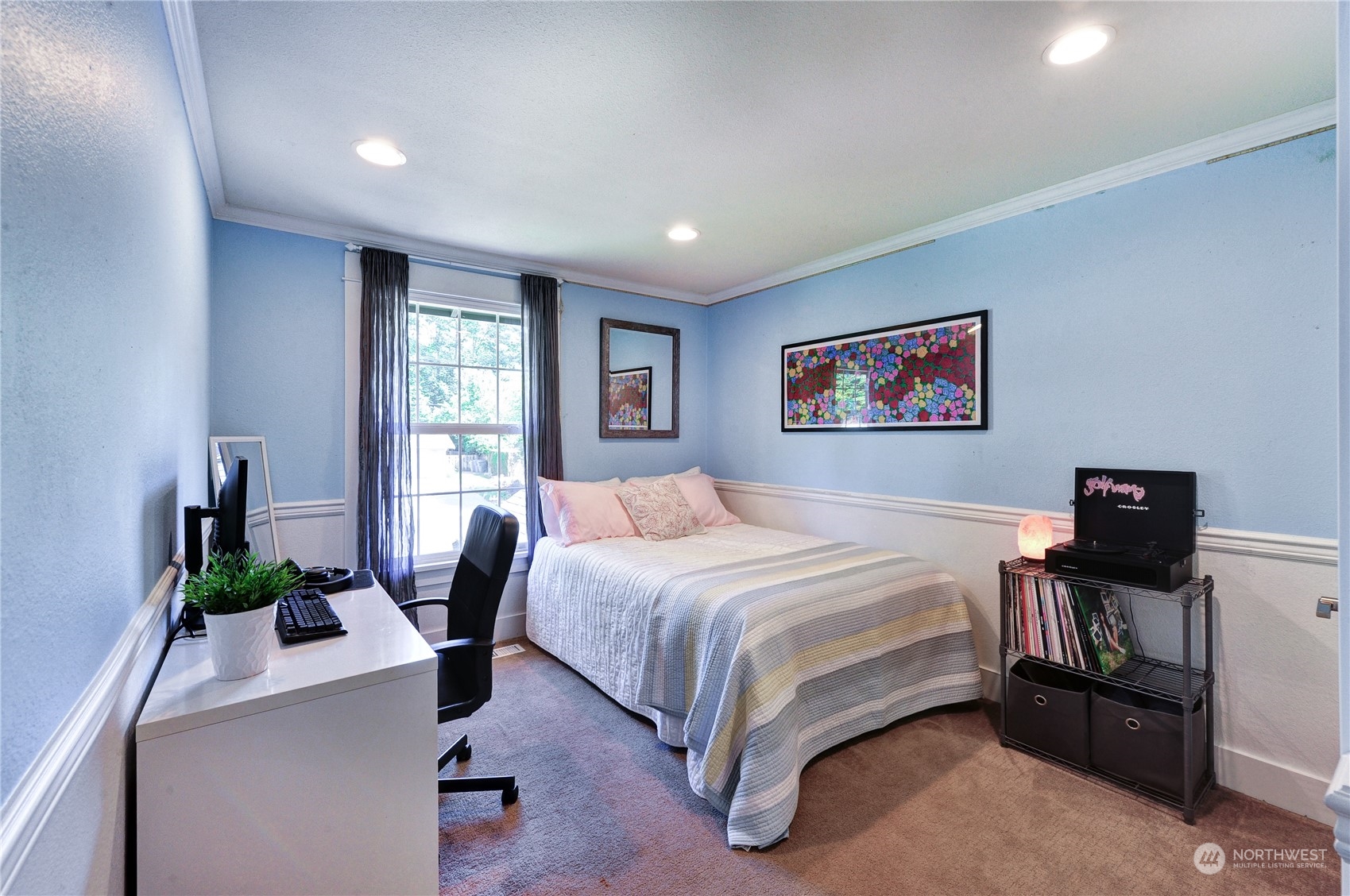 25 Cascade Key Bellevue, WA 98006 - Photo 23 of 33 a bedroom with a bed table chair and a window