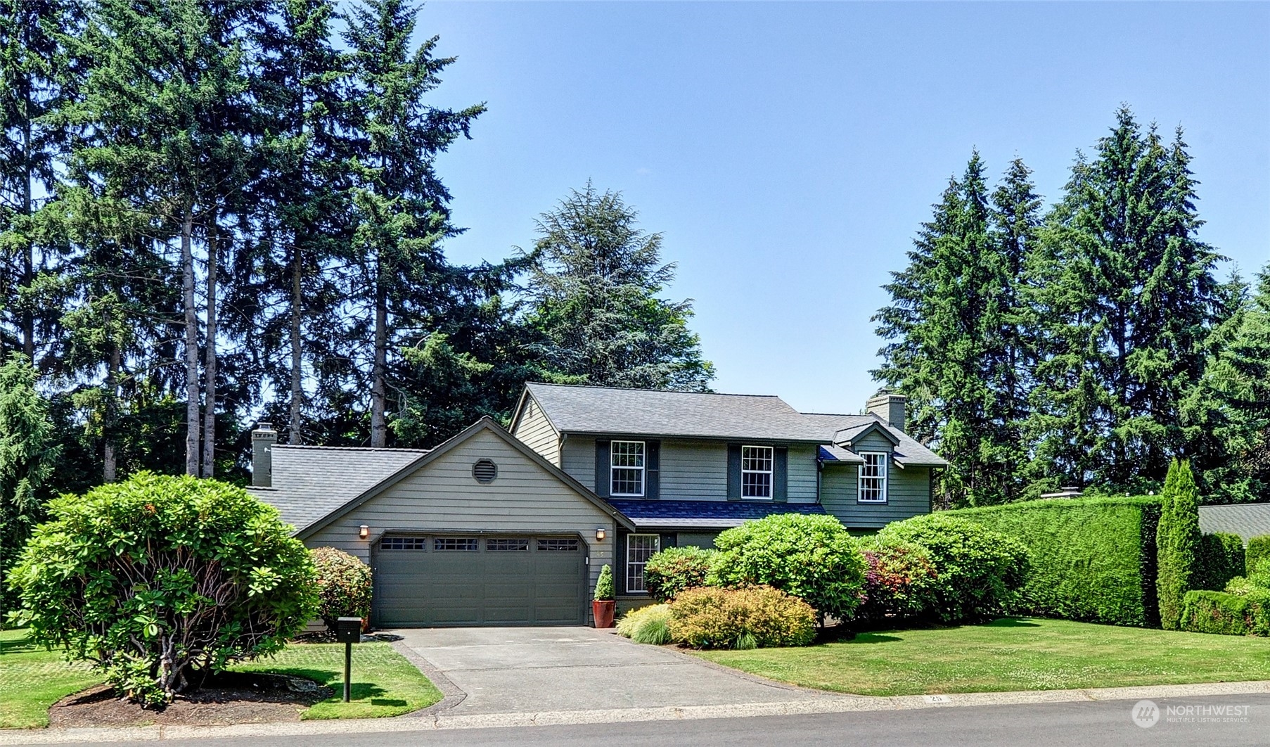 25 Cascade Key Bellevue, WA 98006 - Photo 30 of 33 a front view of a house with a garden