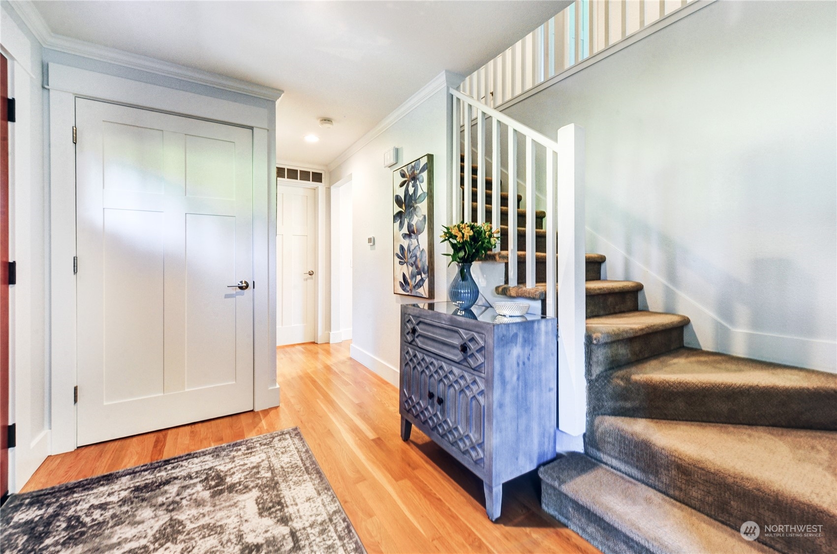 25 Cascade Key Bellevue, WA 98006 - Photo 3 of 33 a living room with furniture and a rug