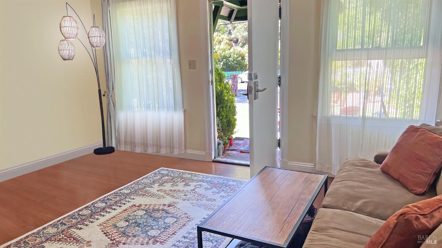 2020-2022 Fifth Avenue San Rafael, CA 94901 - Photo 21 of 22 2022 Entry And Living Room