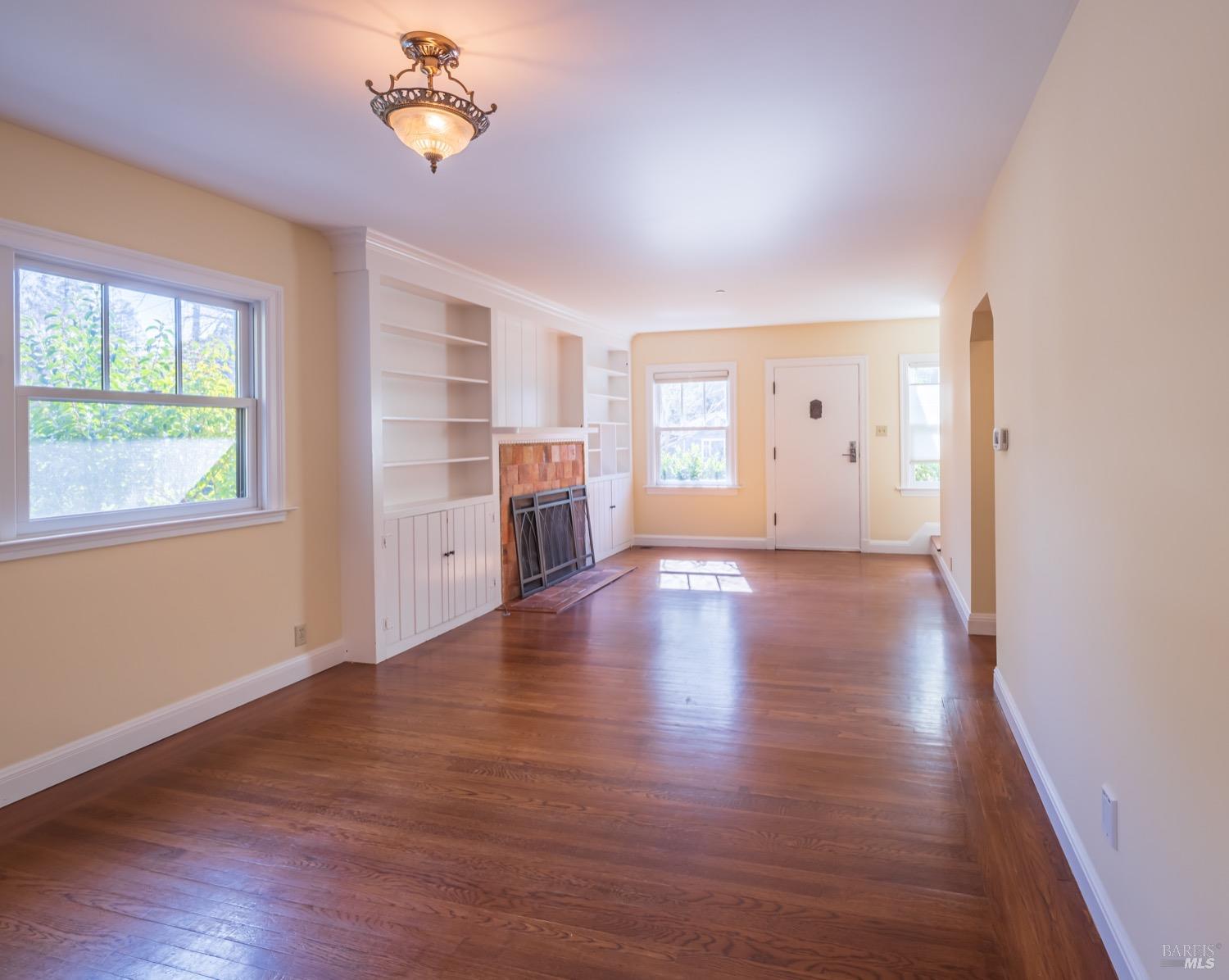 2020-2022 Fifth Avenue San Rafael, CA 94901 - Photo 4 of 22 2020 Living Room
