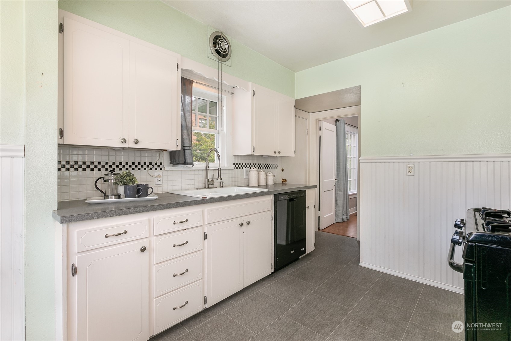 1401 Rockefeller Avenue Everett, WA 98201 - Photo 9 of 26