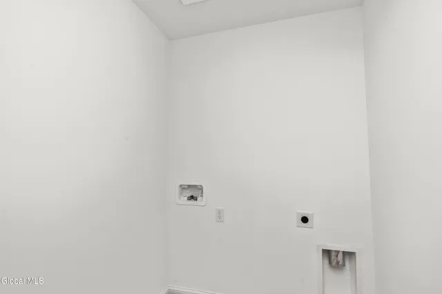 $739,900 | 25 Teakwood Drive, Clifton Park, NY 12065