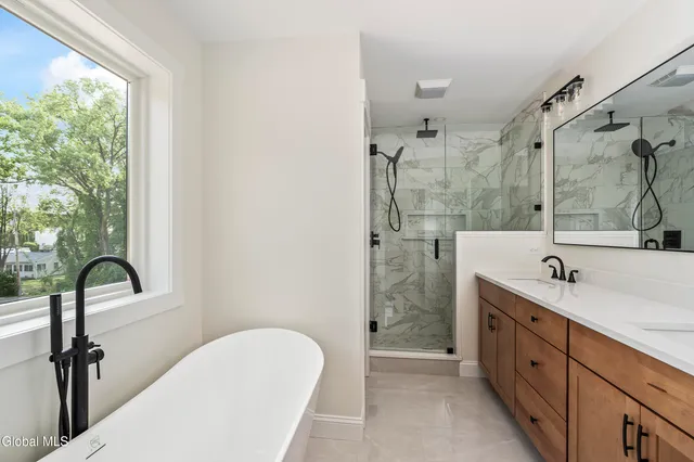 $739,900 | 25 Teakwood Drive, Clifton Park, NY 12065