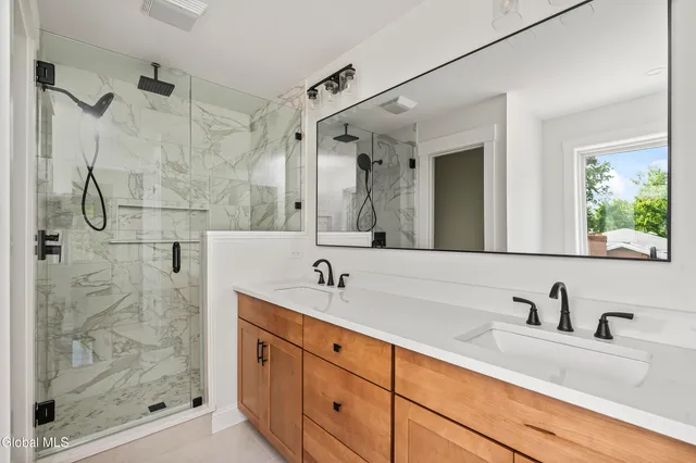 $739,900 | 25 Teakwood Drive, Clifton Park, NY 12065