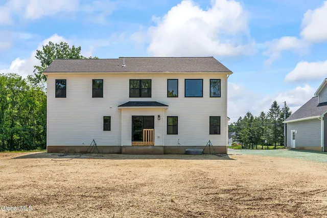 $739,900 | 25 Teakwood Drive, Clifton Park, NY 12065