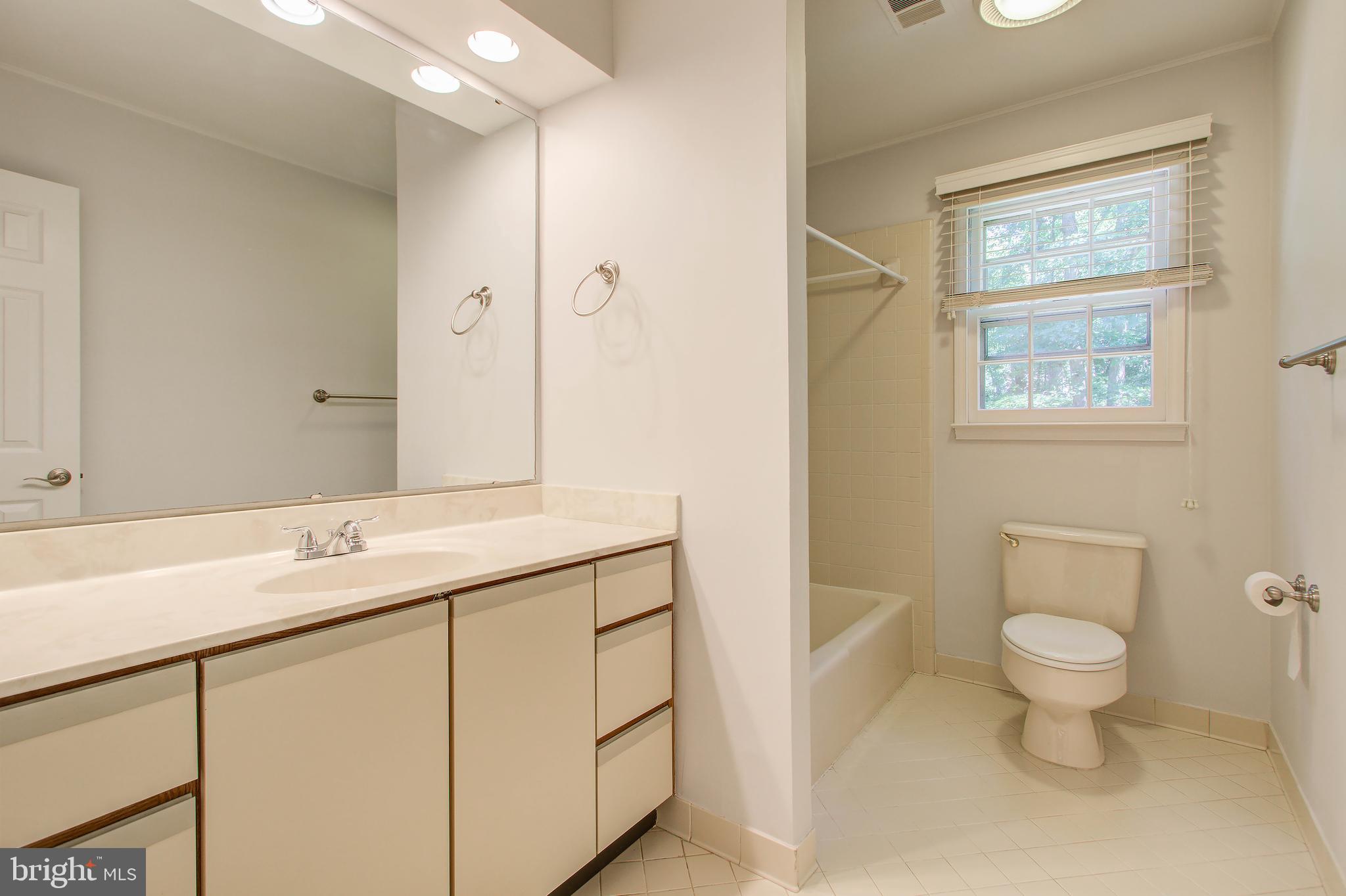 11904 State Rte 4707 Reston, VA 20191 - Photo 19 of 36