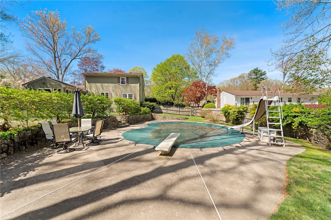 26 Greenbrier Road Smithfield, RI 02828 - Photo 8 of 49 Gallery Image 8