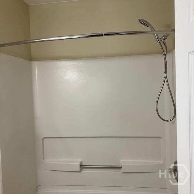 685 Rushing Street Richmond Hill, GA 31324 - Photo 20 of 34 Hall bathtub