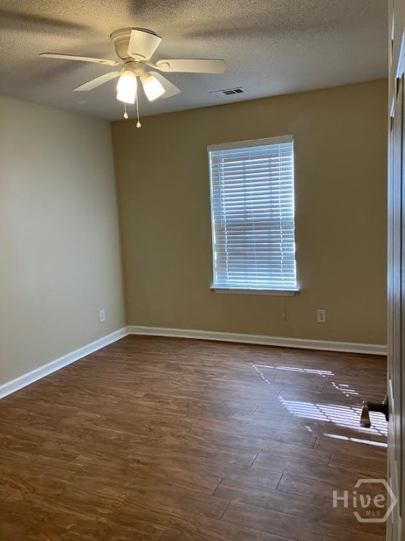 685 Rushing Street Richmond Hill, GA 31324 - Photo 22 of 34 Middle bedroom with ceiling fan