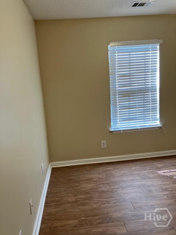 685 Rushing Street Richmond Hill, GA 31324 - Photo 24 of 34 Corner bedroom