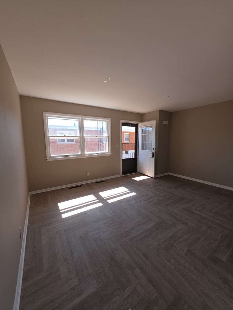 65 North Aldine Street, Unit 2 Elgin, IL 60123 - Photo 2 of 5